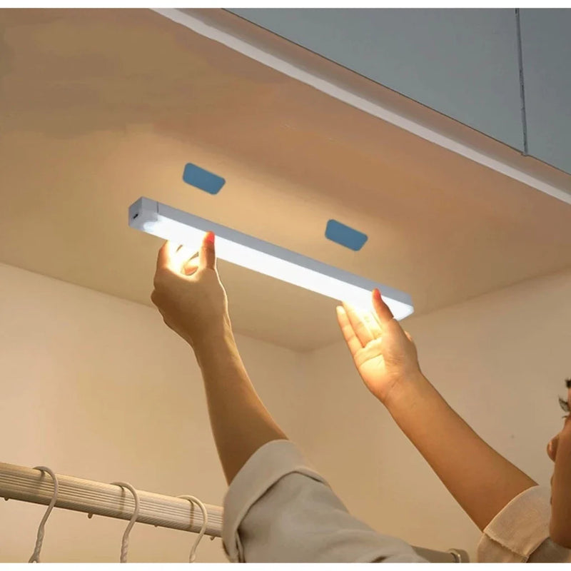 Luminária LED com Sensor de Movimento